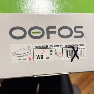 OOFOS Women's Camo Sneakers - White and Green